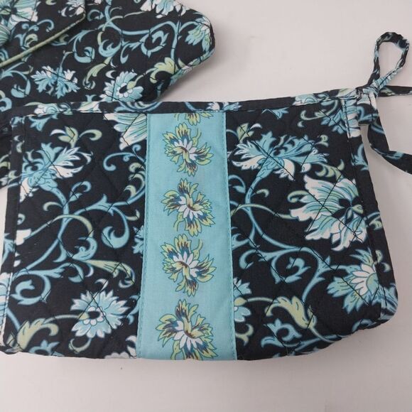 Set of two cosmetic bags. - Picture 2 of 13